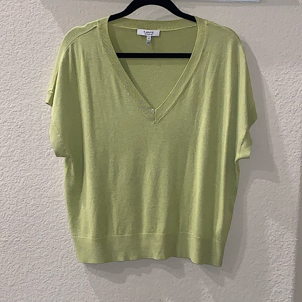 B. Young Oversized V-neck Lightweight Sweater Dolman Bat Wing Sleeves Size S